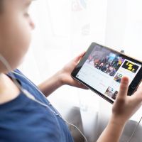 Tablettes numériques en maternelle : des parents s’y opposent