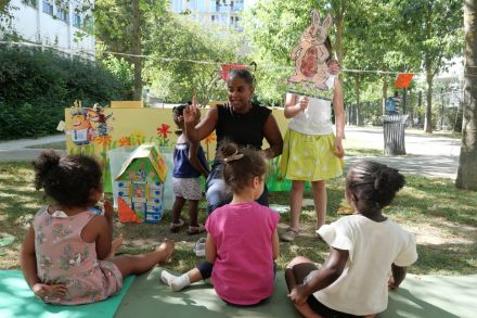 Réalisation d'activités avec le kit pédagogique, image de ATD-QUART MONDE