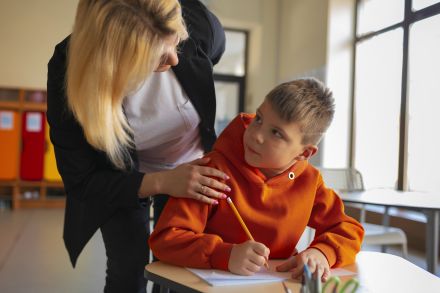 Le Parlement adopte un texte pour le bien-être des enfants neuro-atypiques à l'école