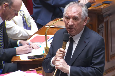 Lancement d'un plan « en faveur de l'écrit à l'école » (François Bayrou) 