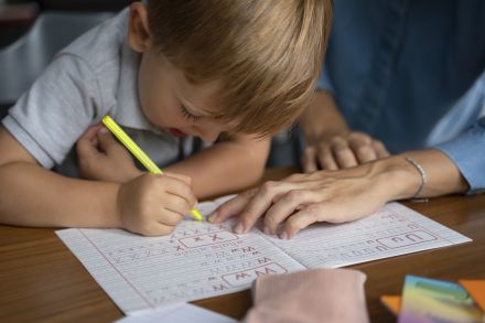 L'apprentissage de l'écriture en primaire : un temps limité et des pratiques inégales selon l'IGESR