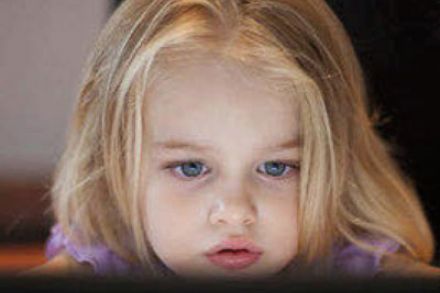 Comment les écrans retardent le développement de l’enfant Comment les écrans retardent le développement de l’enfant