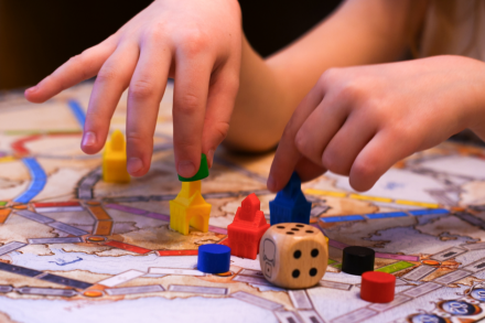 Enfants Contre Parents La Terre et Ses énigmes Jeu de Plateau Famil