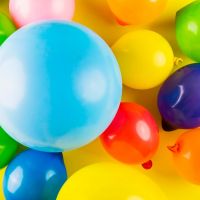 Découvrir les ballons à l'école maternelle